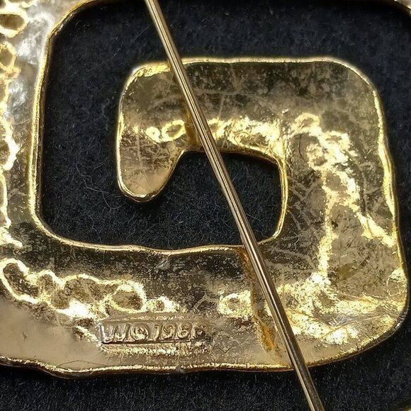 Vintage Gold tone JJ 1986 Greek Key Pattern Brooch/Earrings Granny Chic Kitsch - Picture 3 of 7